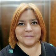 Profesora de Lengua y literatura catalanas con más de 10 años de experiencia. 
He enseñado catalán a inmigrantes y a adultos.